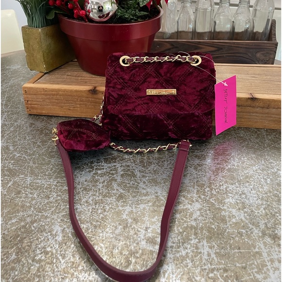 BETSEY JOHNSON CHRISTMAS BURGUNDY VELVET CROSSBODY PURSE NEW - Picture 1 of 8